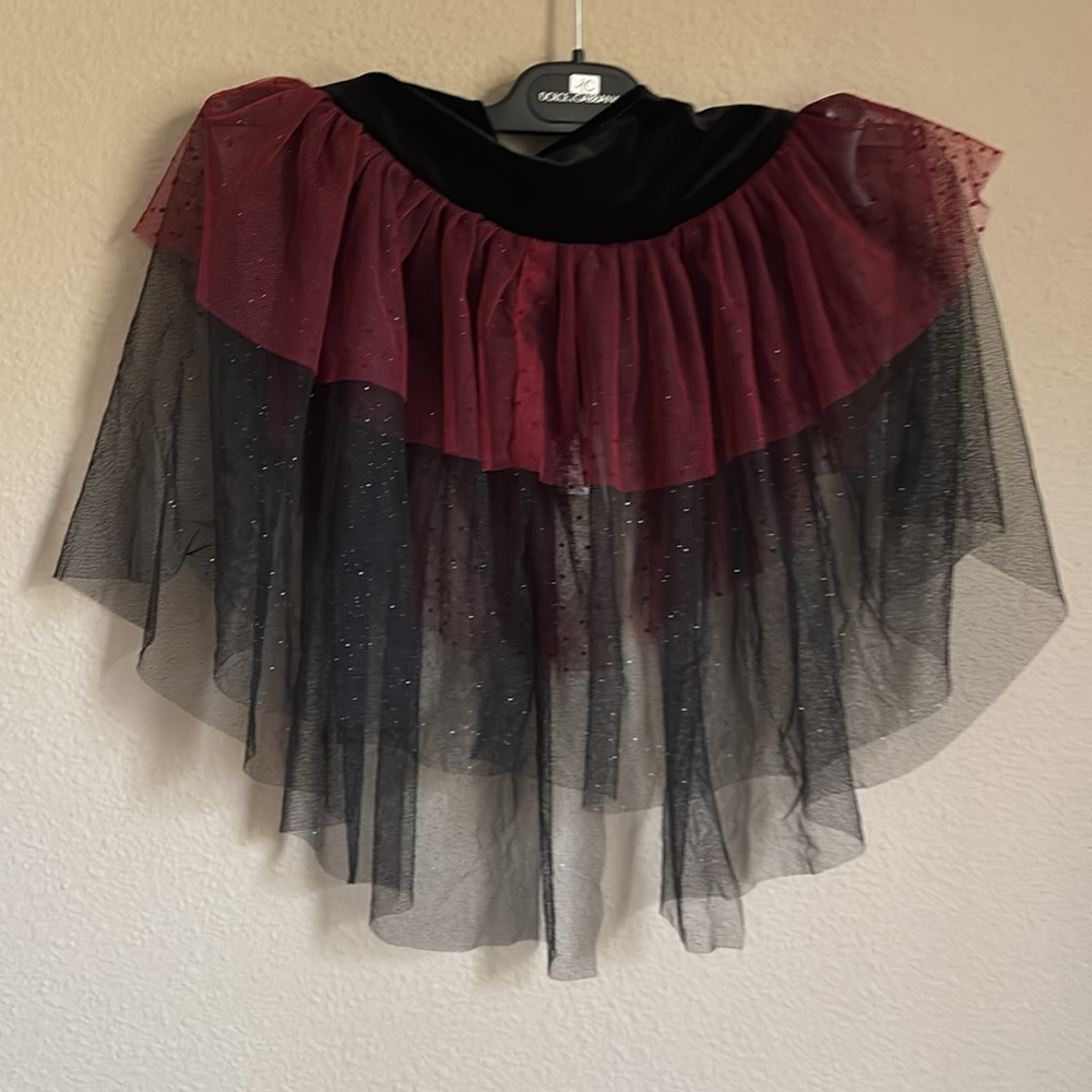 Zara QUEEN OF HEARTS COSTUME CAPE
DARK RED 0/0653/728 - Picture 3 of 4